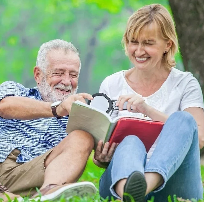 DetailMax | 30x magnifying glass for seniors